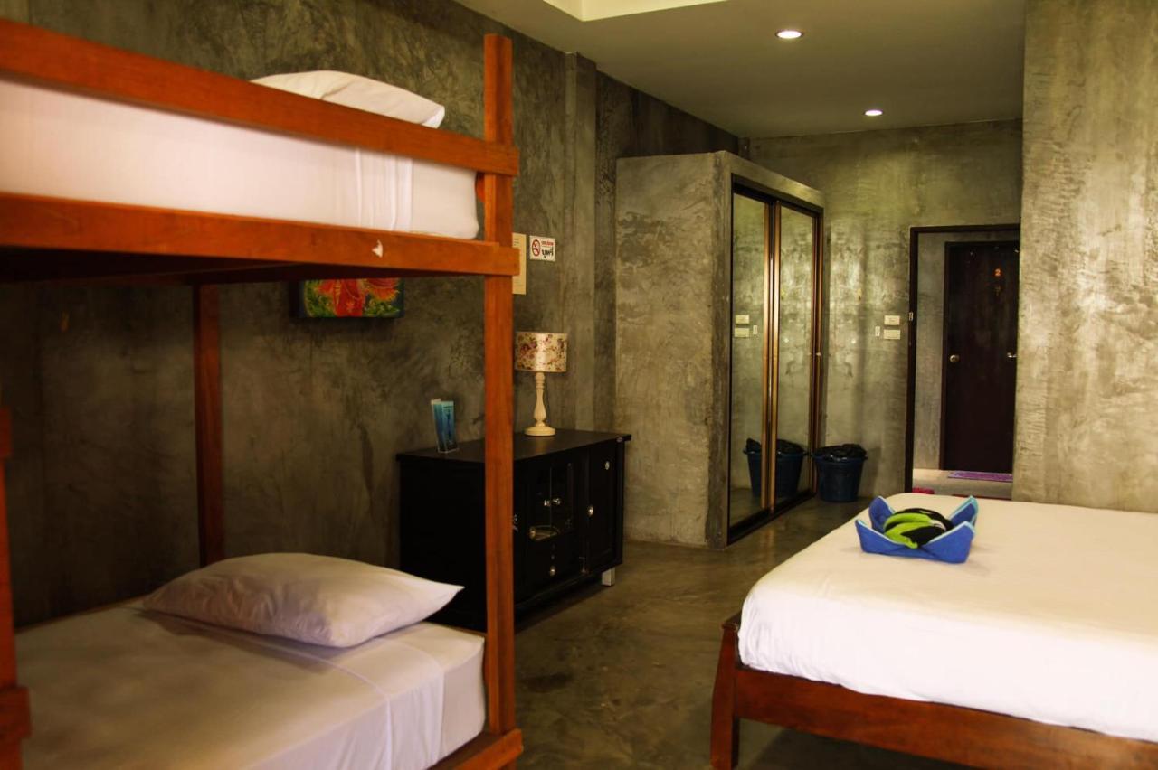Pond'S Hostel Koh Tao Exterior photo