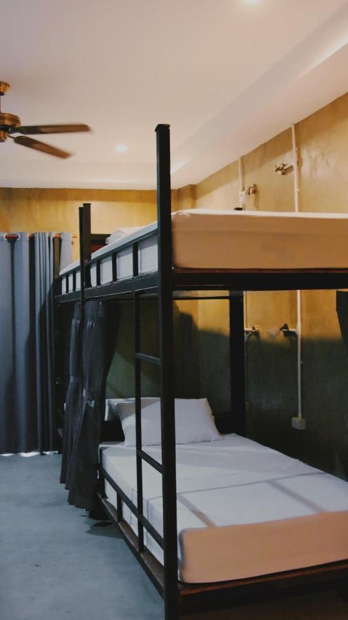 Pond'S Hostel Koh Tao Exterior photo