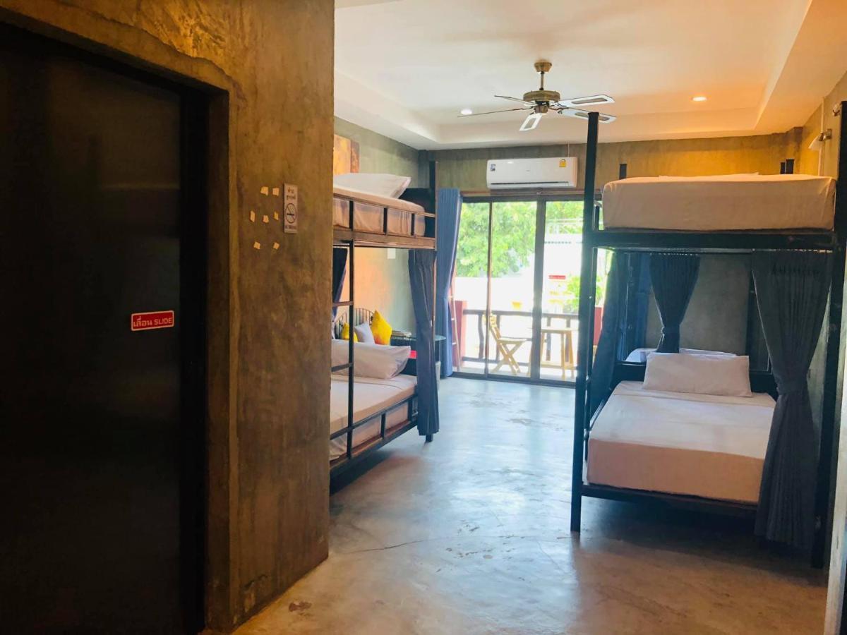 Pond'S Hostel Koh Tao Exterior photo