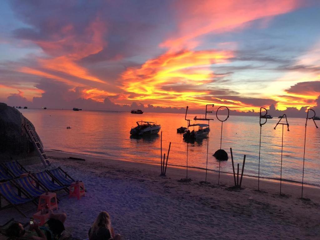 Pond'S Hostel Koh Tao Exterior photo